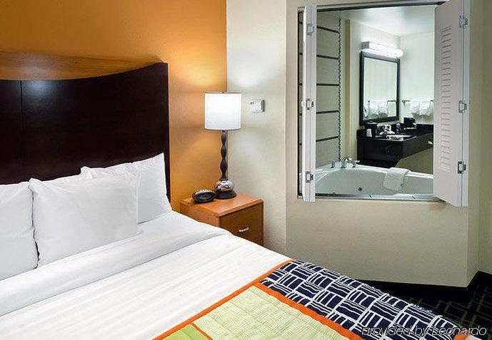 Fairfield Inn & Suites By Marriott Matthews Charlotte Room photo